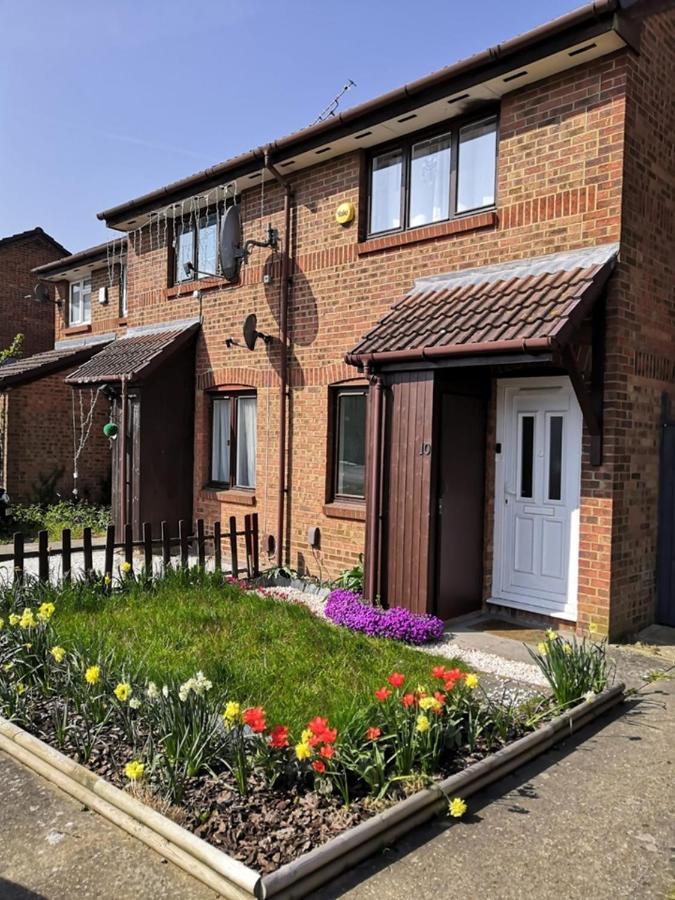 Welcome Home Twin Bedroom Near Heathrow Airport, London Yiewsley Exterior photo